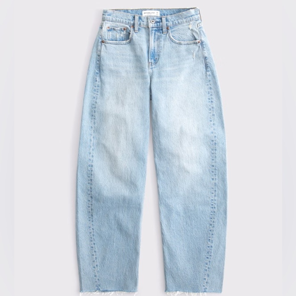 Abercrombie & Fitch High Rise Barrel Jeans in Light, 28L tall! NWOT